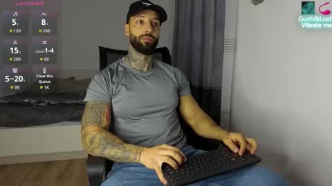 Snapshot of masculineguy69 chatting on October 18, 2025, 4:48 am masculineguy69 online show from October 18, 2025, 4:48 am
