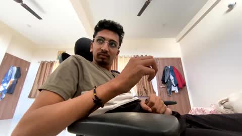 Mask Boy online show from December 8, 2024, 9:24 am