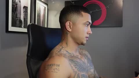 Snapshot of massimo_rizzo_ chatting on November 17, 2025, 8:25 pm Massimo online show from November 17, 2025, 8:25 pm