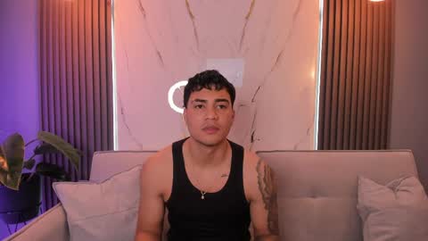 massimo_ross online show from April 17, 2026, 10:51 am