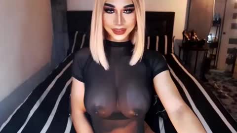 Snapshot of massivecockxmistress chatting on October 4, 2025, 1:25 am Aica online show from October 4, 2025, 1:25 am