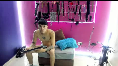 Axel And Melany online show from April 16, 2026, 12:39 pm