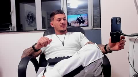 Snapshot of masterchris12 chatting on December 11, 2024, 8:28 pm masterchris12 online show from December 11, 2024, 8:28 pm