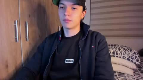 mastrangelo_x online show from September 23, 2025, 2:47 am