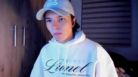 mastrangelo_x online show from July 23, 2026, 4:21 am