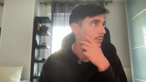 Aaron online show from December 17, 2025, 3:29 pm