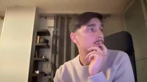 Aaron online show from December 21, 2025, 8:27 pm