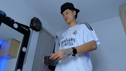 mateo_escobar online show from September 11, 2025, 5:29 am