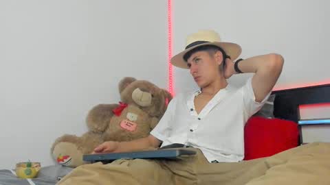 mateo_escobar online show from October 17, 2025, 3:42 am