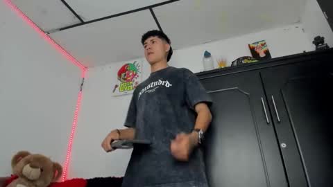 mateo_escobar online show from November 2, 2025, 8:11 pm