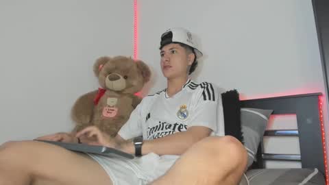 mateo_escobar online show from November 3, 2025, 5:03 pm