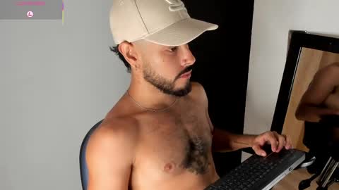 Snapshot of mateobaer_ chatting on May 19, 2026, 7:58 am Mateo Baer online show from May 19, 2026, 7:58 am