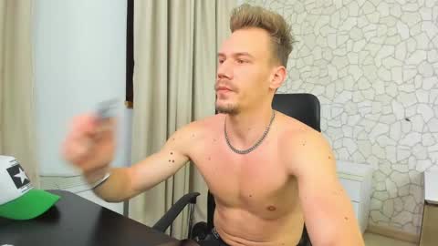 MateoBenjamin online show from January 12, 2025, 8:25 pm