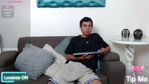Snapshot of mateocruz_ chatting on October 7, 2025, 12:02 pm Mateo online show from October 7, 2025, 12:02 pm