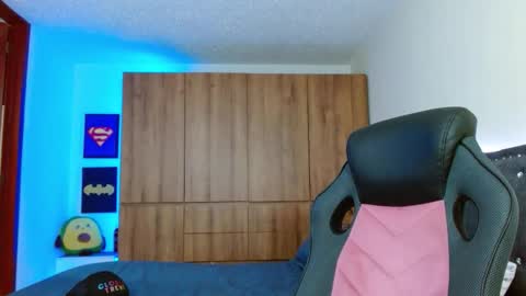 mathewhot3 online show from November 15, 2025, 4:54 am