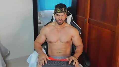 mathews_smith online show from September 29, 2025, 11:59 am