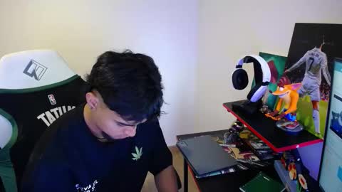 Snapshot of matias_bianco01 chatting on December 2, 2025, 10:05 pm matias online show from December 2, 2025, 10:05 pm