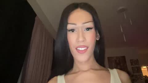 MOLLY MILLS online show from November 5, 2025, 10:10 pm