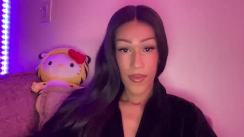 MOLLY MILLS online show from November 10, 2025, 3:49 am