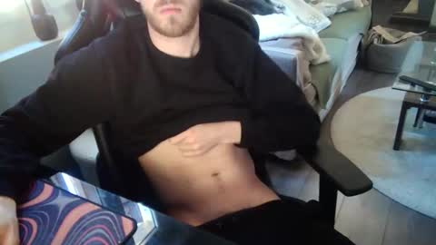 matt1q237916 online show from April 15, 2026, 3:19 pm