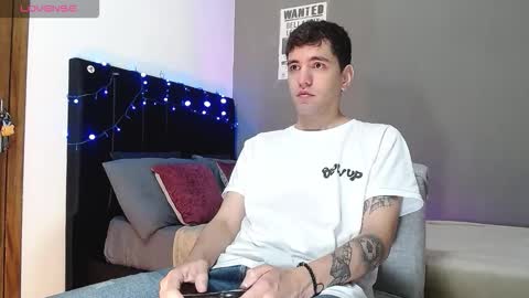 ---Matteo--- online show from December 3, 2025, 11:41 am