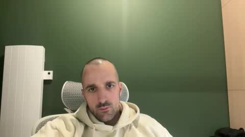 Snapshot of matthias24 chatting on November 26, 2025, 12:22 am M online show from November 26, 2025, 12:22 am