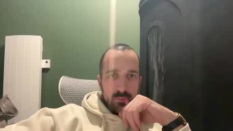 M online show from December 19, 2025, 1:23 am