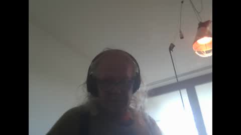 Snapshot of matthy60 chatting on October 4, 2025, 10:35 am Matthias online show from October 4, 2025, 10:35 am