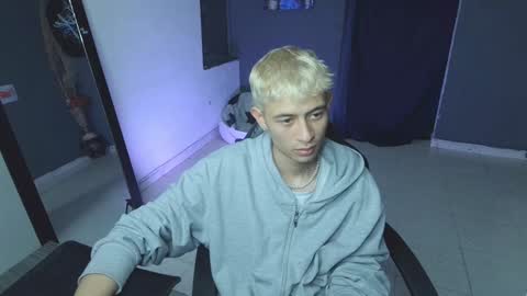 mattias     online show from February 26, 2025, 1:43 am