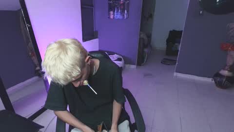 mattias     online show from February 28, 2025, 6:21 am