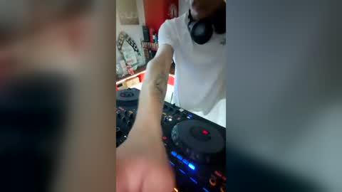 mattiatoyboyxx online show from June 15, 2026, 12:46 am