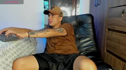 mattiwsmorris_ online show from May 23, 2026, 12:49 am
