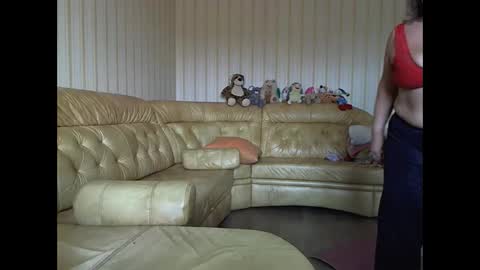 Cat online show from April 13, 2026, 9:37 am