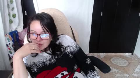 Snapshot of mature_wolf chatting on December 17, 2024, 7:59 pm Sonia online show from December 17, 2024, 7:59 pm