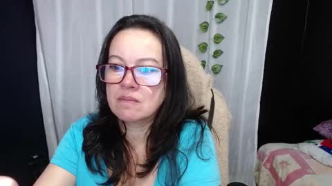 Snapshot of mature_wolf chatting on December 31, 2024, 12:46 pm Sonia online show from December 31, 2024, 12:46 pm