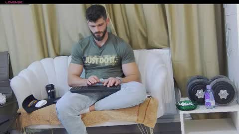 mauro_real_man online show from October 25, 2025, 5:08 pm