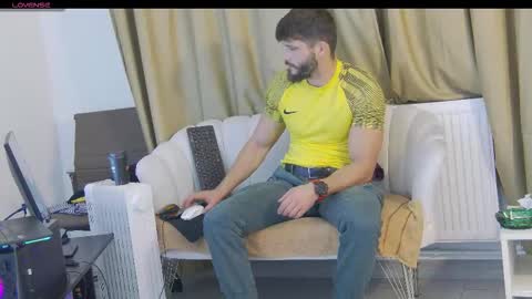 mauro_real_man online show from November 6, 2025, 6:53 pm