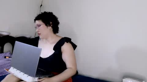 Snapshot of mauroluxandra chatting on July 15, 2026, 10:59 pm mauroluxandra online show from July 15, 2026, 10:59 pm