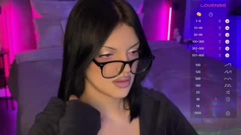 Mavis online show from December 1, 2025, 7:41 pm