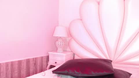 mavismanson  online show from October 1, 2025, 9:32 pm