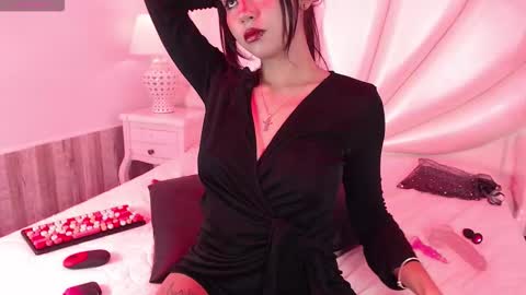 mavismanson  online show from October 2, 2025, 9:11 pm