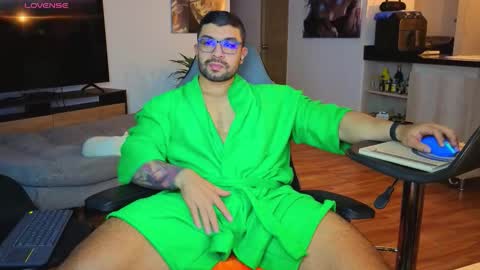 Max online show from November 11, 2025, 2:55 am