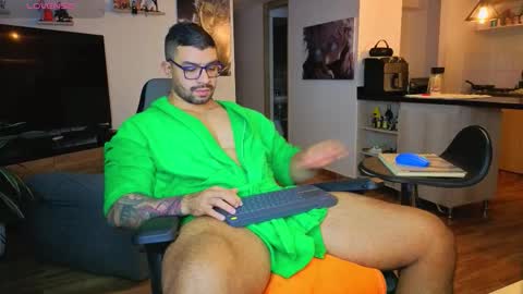 Max online show from November 26, 2025, 3:29 am