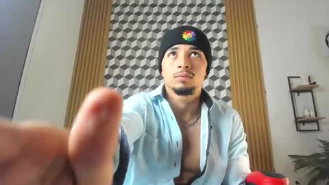 Snapshot of max_jowel chatting on November 23, 2025, 12:21 am max_jowel online show from November 23, 2025, 12:21 am