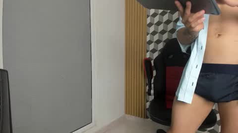 Snapshot of max_jowel chatting on November 26, 2025, 11:28 pm max_jowel online show from November 26, 2025, 11:28 pm