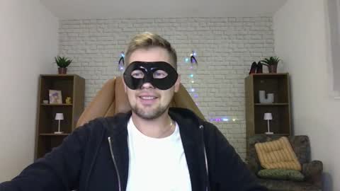 Snapshot of max_mila_888 chatting on September 14, 2025, 6:40 pm Max Aliya online show from September 14, 2025, 6:40 pm
