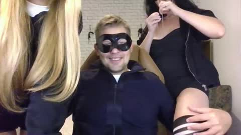 Snapshot of max_mila_888 chatting on October 22, 2025, 8:25 am Max Aliya online show from October 22, 2025, 8:25 am