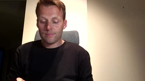 Max take off clothes online show from April 16, 2026, 7:25 pm