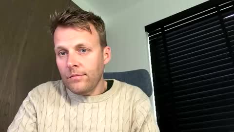 Max take off clothes online show from April 21, 2026, 7:47 am