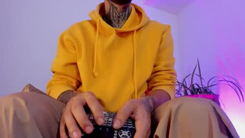 Max online show from November 19, 2025, 12:38 pm